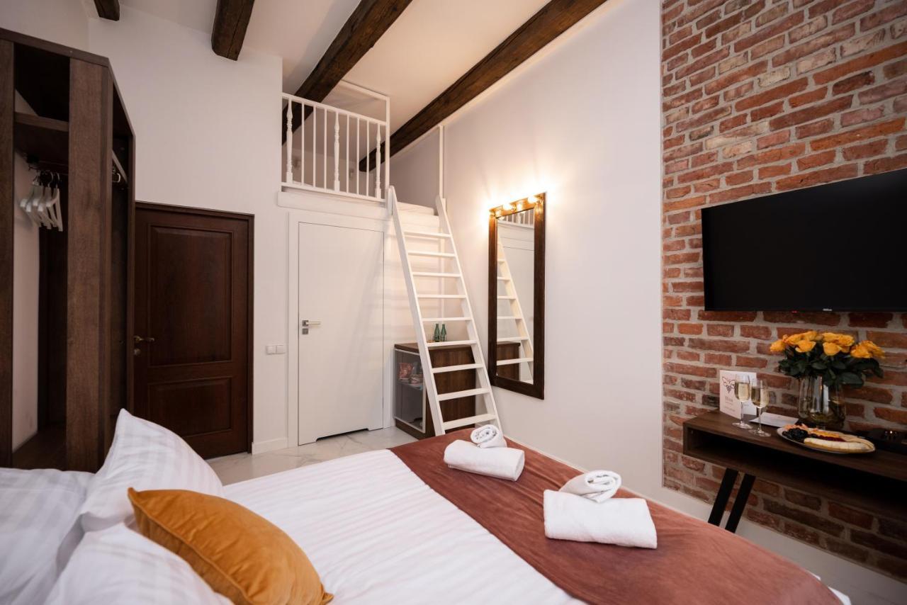 Hive Family House Hotel *