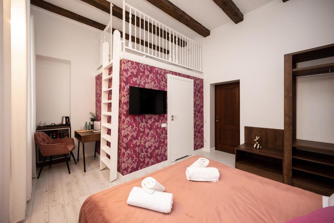 Hive Family House Hotel